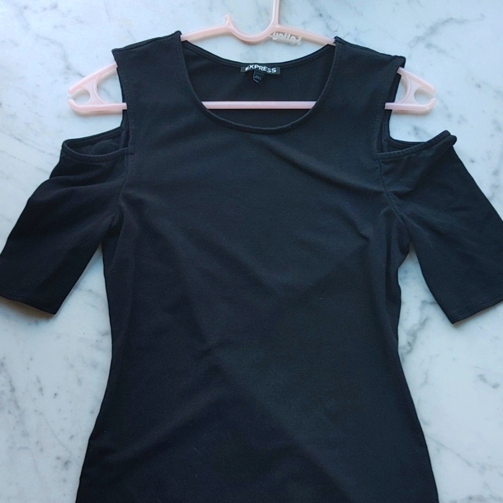 Open shoulder top